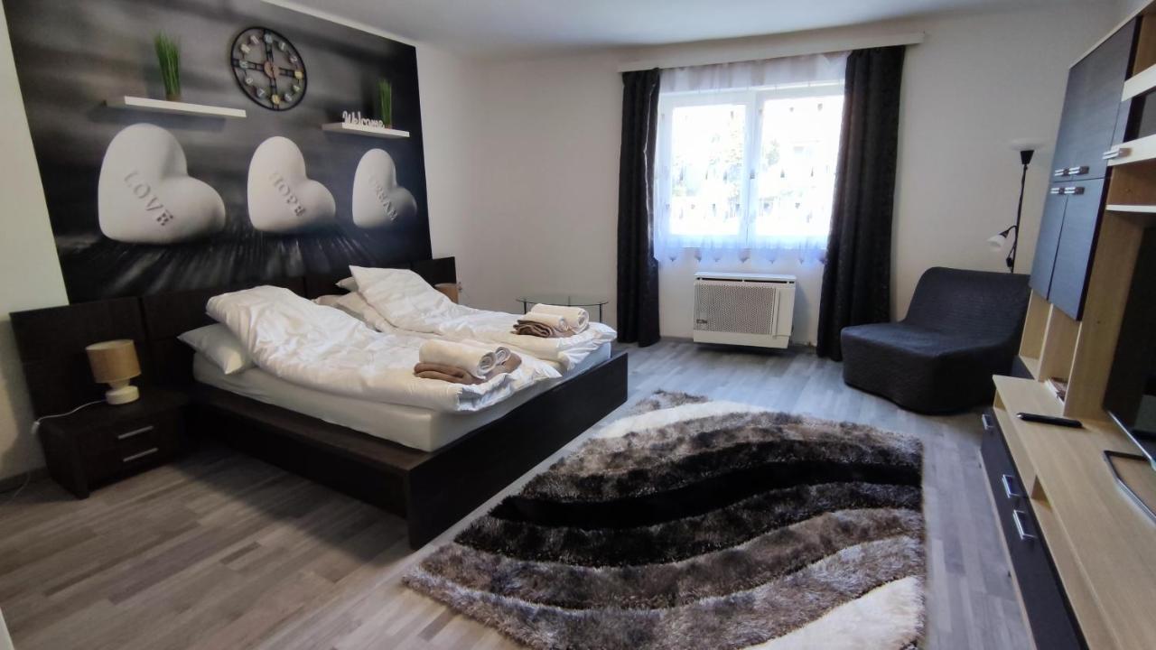 Freedom-Fehervar Apartman Szekesfehervar Exterior photo